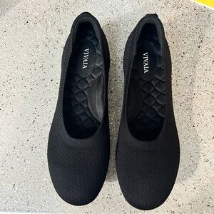 NWOB Vivaia Black Flats